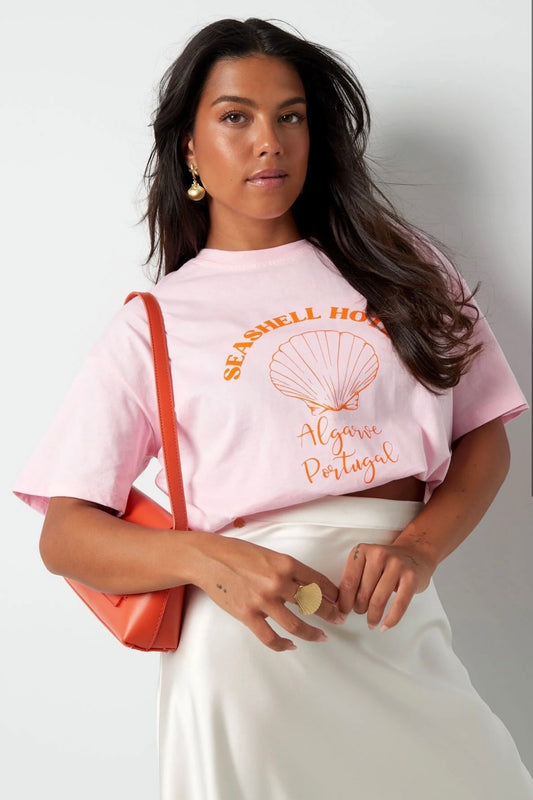 T-shirt seashell hotel