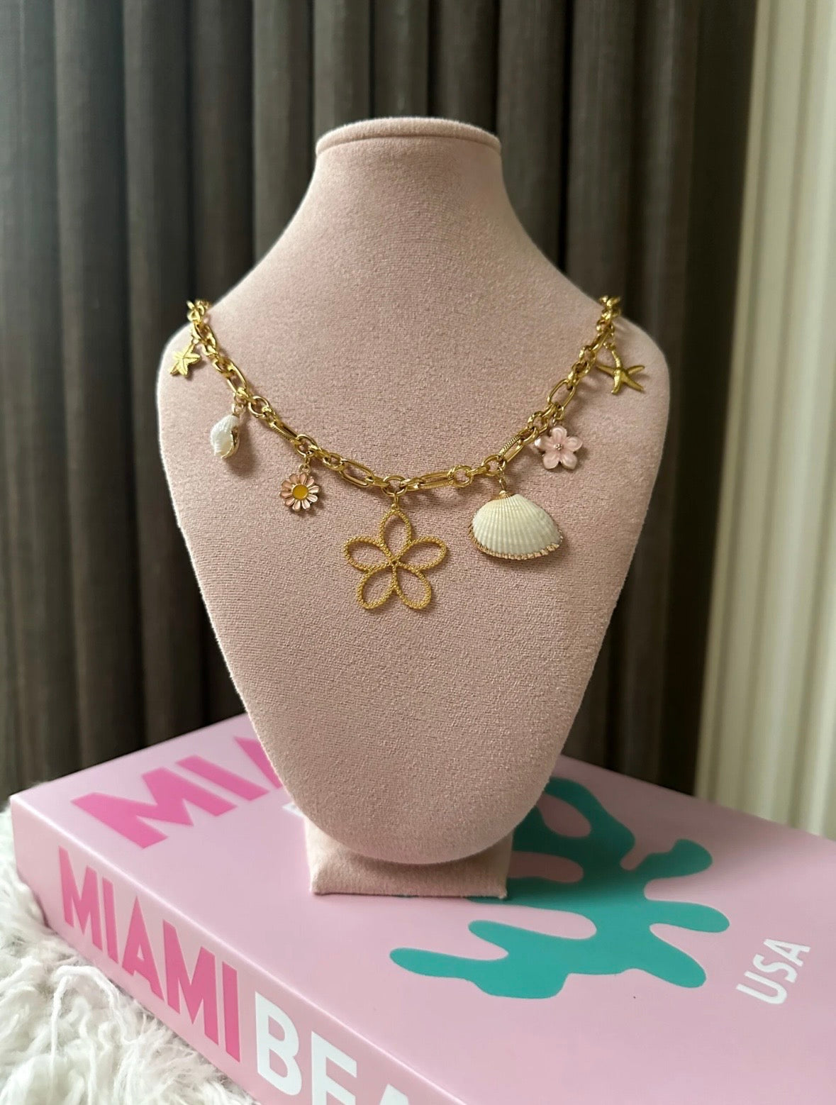 Bedelketting flower
